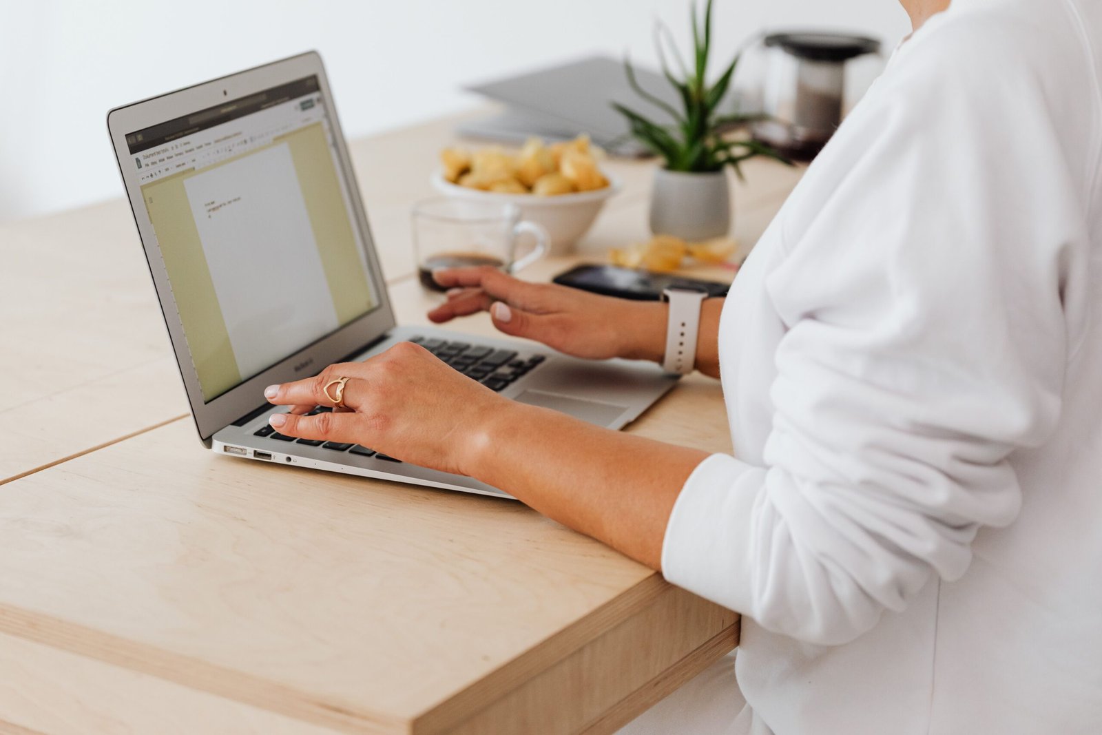 Figma to WordPress developer building responsive pages